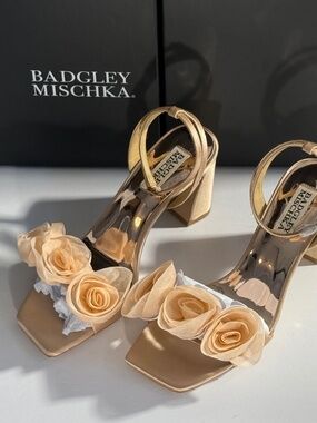 Badgley Mischka Carli Rosette Sandel Blush Nude new pick size